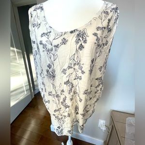Old Navy Floral Drape Tshirt, XXL